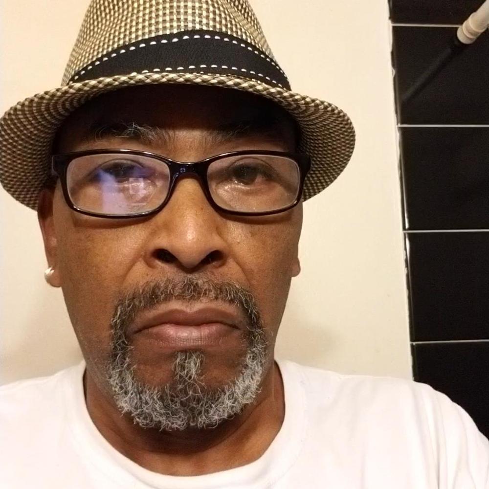 Meet your Posher, Dennis